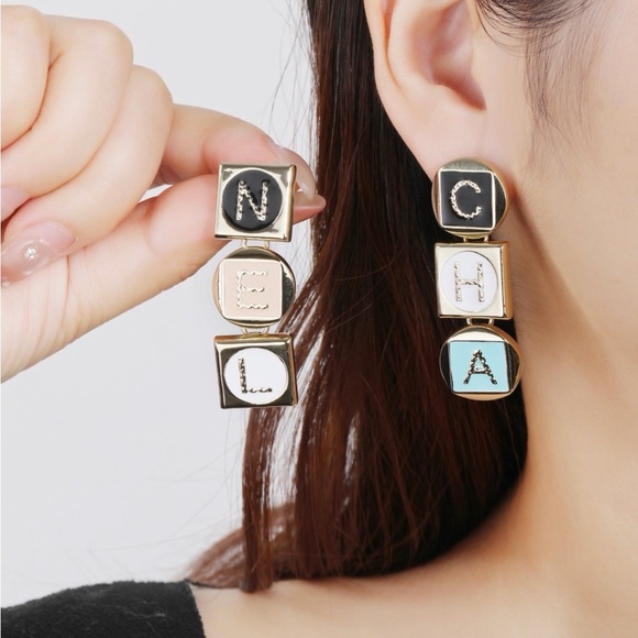 Gold and White Cufflinks Set - Picture 3 of 8